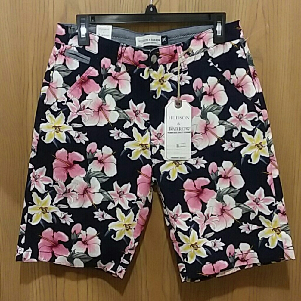 Men's floral print shorts. New